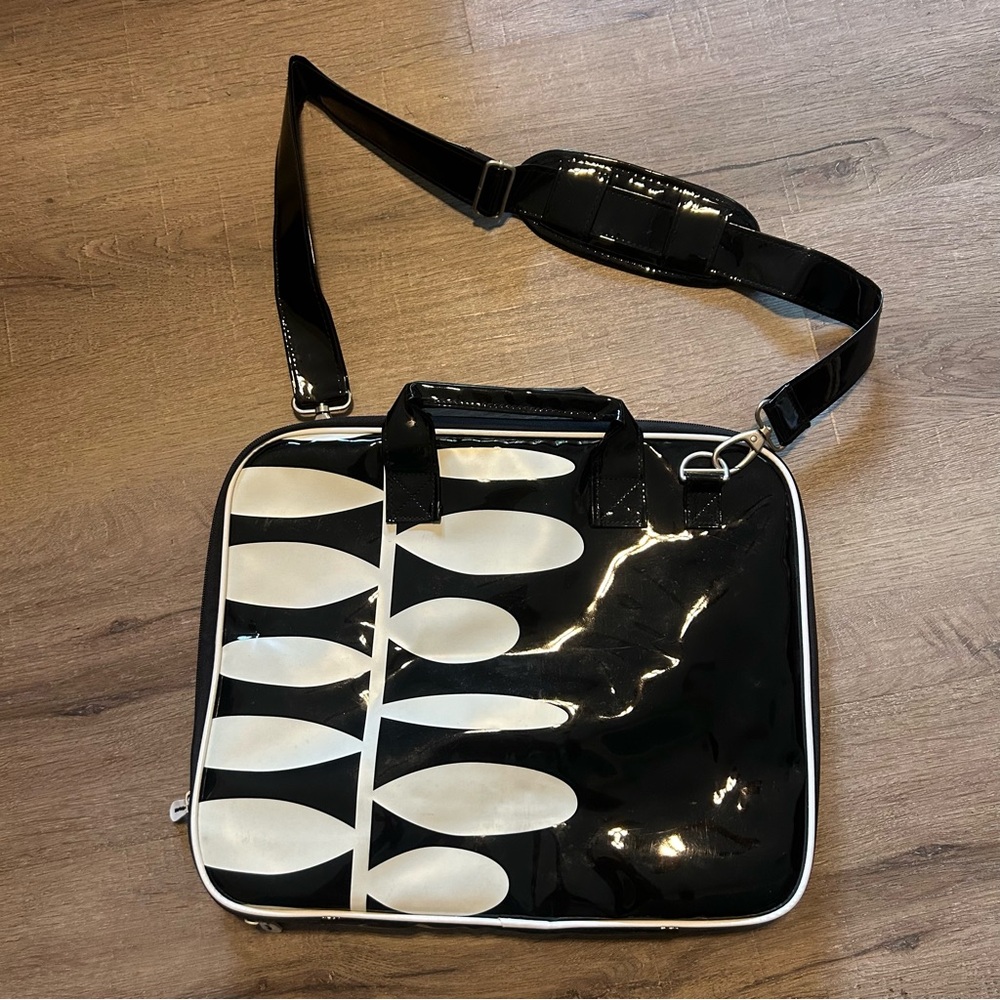 Chic Black and White Laptop Bag with Modern Design